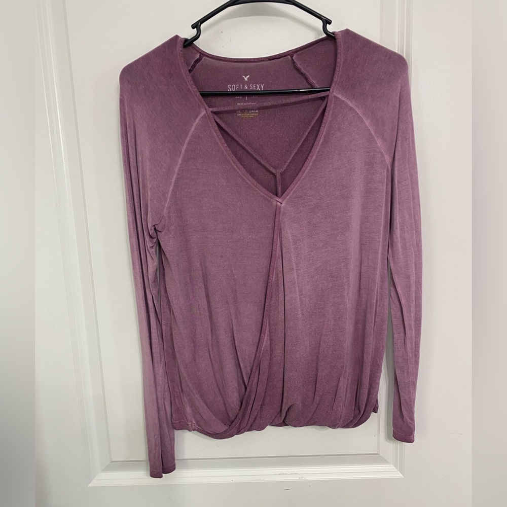 Aerie Long Sleeve neckline detail